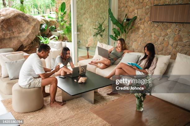 trabajo - nueva-normalidad-concepto fotografías e imágenes de stock