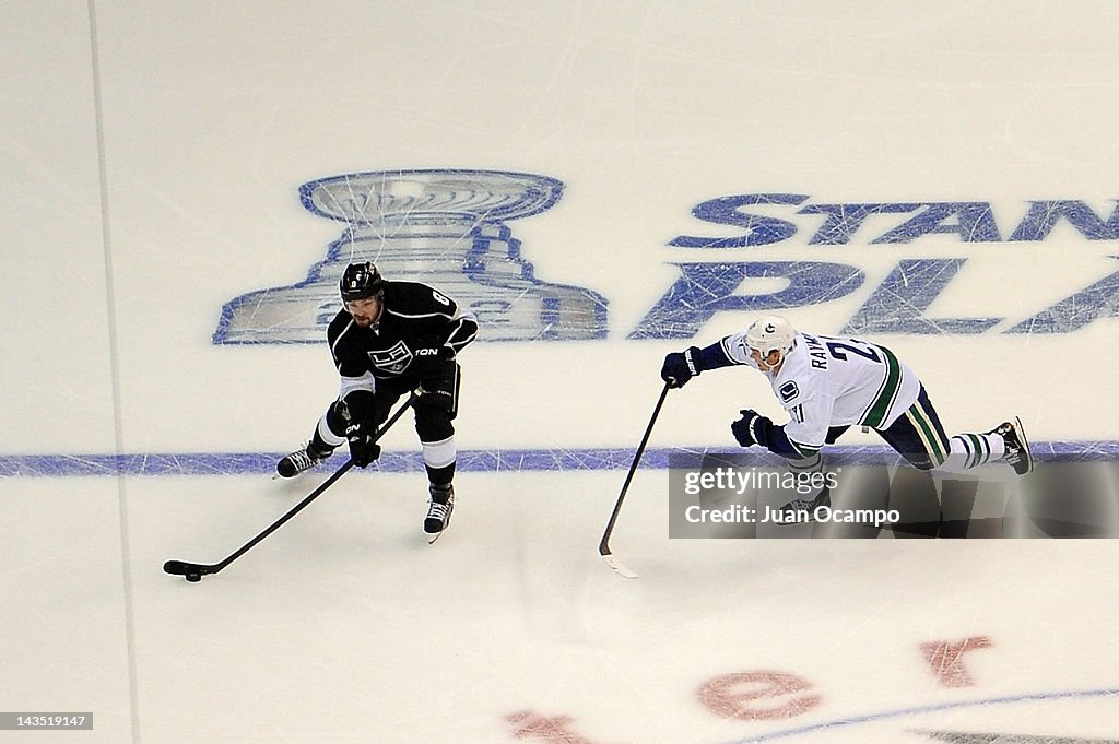 Vancouver Canucks v Los Angeles Kings - Game Four