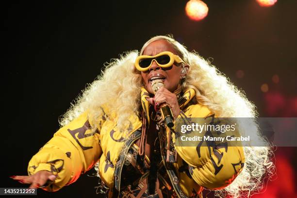 Mary J. Blige performs onstage during the 'Good Morning Gorgeous Tour' at Barclays Center of Brooklyn on October 20, 2022 in New York City.