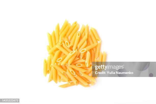 raw pasta isolate. pasta on a white background. - penne stockfoto's en -beelden
