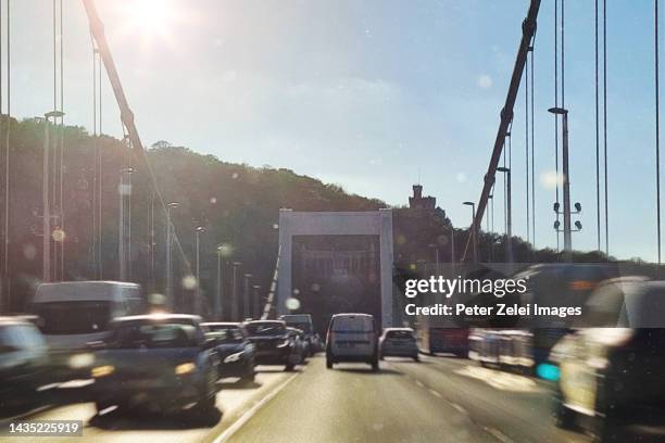 traffic on the elizabeth bridge (erzsébet híd) in budapest, hungary - bus hungary stock pictures, royalty-free photos & images