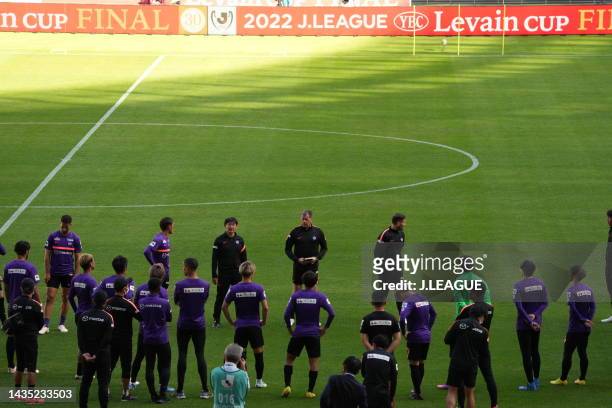 Sanfrecce Hiroshima players and Head coach MICHAEL SKIBBE of Sanfrecce Hiroshima huddle during the official practice and press conference ahead of...