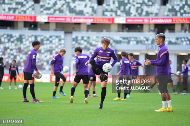 Makoto MITSUTA of Sanfrecce Hiroshima warms up during the official practice and press conference ahead of J.LEAGUE YBC Levain Cup final between...