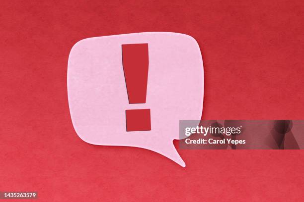 red notification reminder icon chat message of attention alert alarm notice sign or flat design social button important caution symbol and warning urgent exclamation - information sign foto e immagini stock
