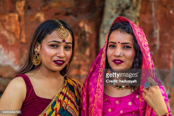 portrait of young indian women posing in jaipur - the pink city - india traditional clothing stock pictures, royalty-free photos & images