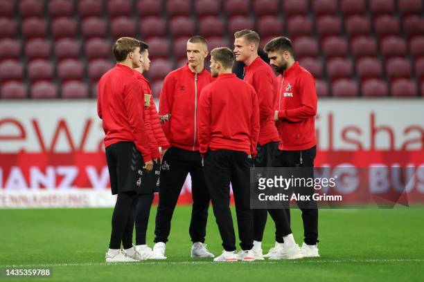Players of 1. FC Koeln inspect the pitch prior to the Bundesliga match between 1. FSV Mainz 05 and 1. FC Köln at MEWA Arena on October 21, 2022 in...
