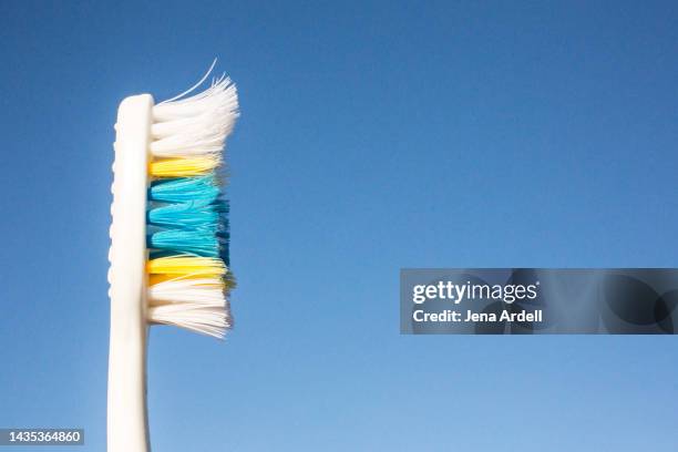toothbrush background, toothbrush blue background - change toothbrush stock pictures, royalty-free photos & images