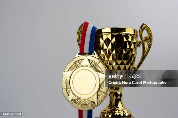 trophy award and gold medal - blank gold medal stock pictures, royalty-free photos & images