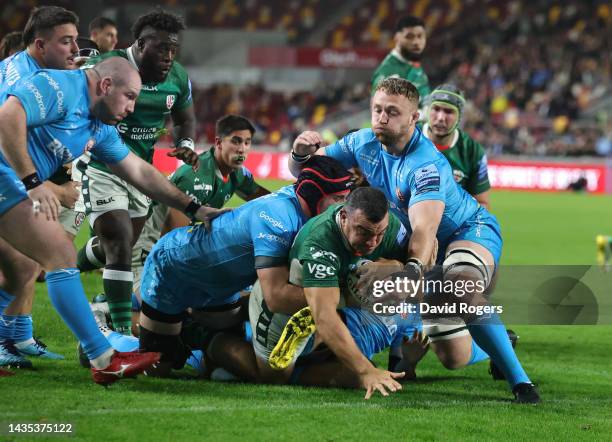 Agustin Creevy of London Irish dives over for their first try during the Gallagher Premiership Rugby match between London Irish and Gloucester Rugby...