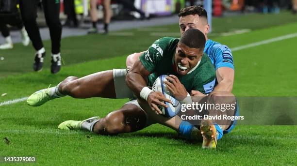 Ben Loader of London Irish scores their second try despite being challenged by Charlie Chapman during the Gallagher Premiership Rugby match between...