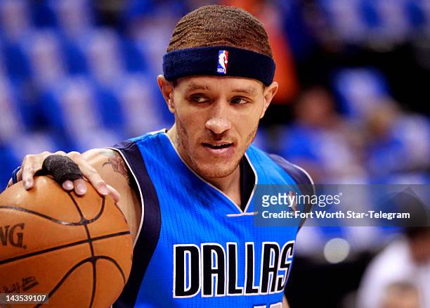 The Dallas Mavericks' Delonte West warms up prior to action against the Oklahoma City Thunder in Game 1 of the NBA's Western Conference first-round...