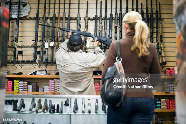 political concepts gun shop - gun shop 個照片及圖片檔