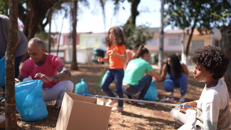 https://media.gettyimages.com/id/1435420631/video/people-picking-up-garbage-to-clean-a-public-park.jpg?b=1&s=640x640&k=20&c=fX0RePduR5VBIZUObWvkgPfs0hxC7pq_dgL8-Bc9h2w=