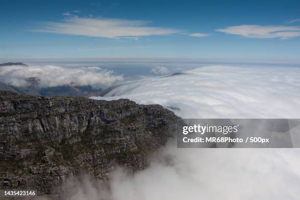 scenic view of mountains against sky,cidade do cabo,south africa - cidade do cabo stock-fotos und bilder