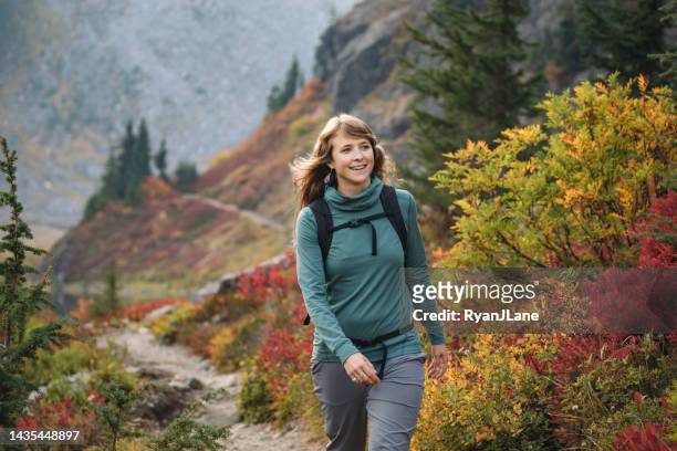 woman hiking in washington state wilderness area - mt baker stockfoto's en -beelden