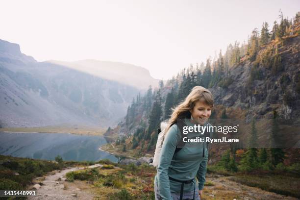 woman hiking in washington state wilderness area - mt baker stockfoto's en -beelden