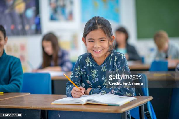 studente asiatico in classe - teacher desk foto e immagini stock