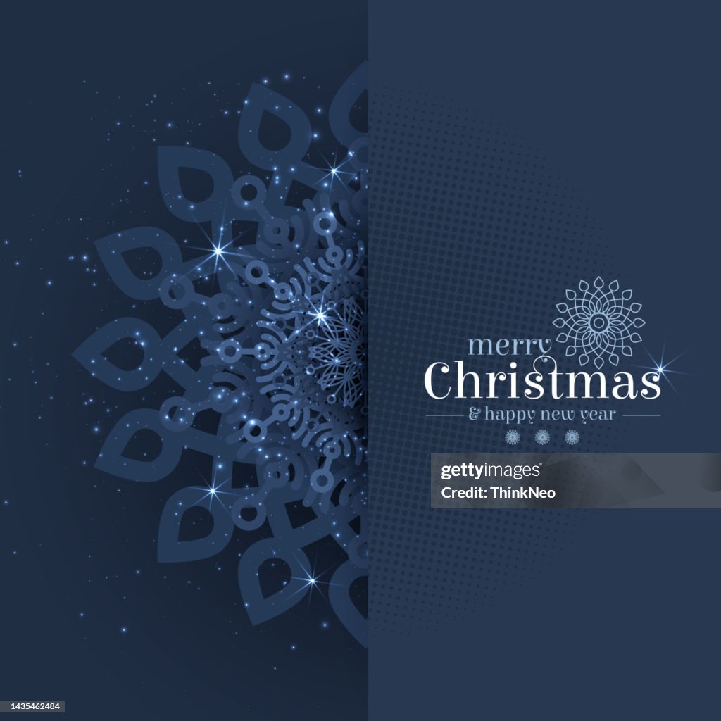 Copo de nieve brillante de Navidad con letras sobre un fondo oscuro.