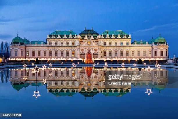 ウィーン、ベルヴェデーレのクリスマスの夜 - ウィーン ストックフォトと画像