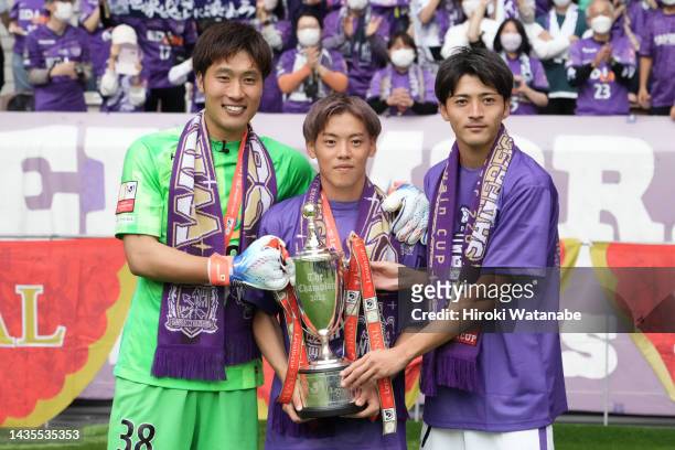 Players of Sanfrecce Hiroshima celebrate with trophy after the J.LEAGUE YBC Levain Cup final between Cerezo Osaka and Sanfrecce Hiroshima at National...
