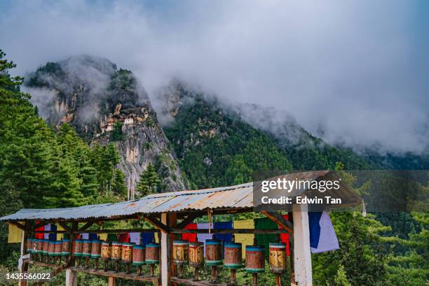 tibetan kora or pilgrimage and prayer wheels at tiger nest taktsang monastery,, bhutan - disparo bildbanksfoton och bilder