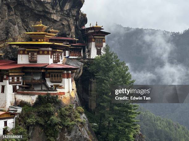 tiger's nest monastery , paro taktsang  monastery in bhutan - disparo bildbanksfoton och bilder
