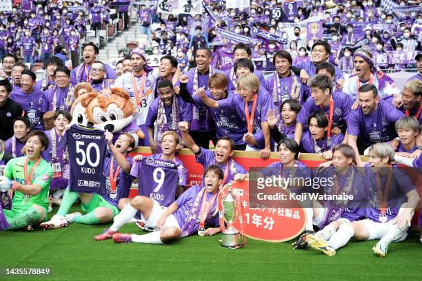Players of Sanfrecce Hiroshima celebrate with trophy after during the J.LEAGUE YBC Levain Cup final between Cerezo Osaka and Sanfrecce Hiroshima at...