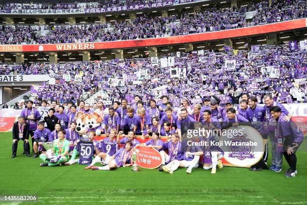 Players of Sanfrecce Hiroshima celebrate with trophy after during the J.LEAGUE YBC Levain Cup final between Cerezo Osaka and Sanfrecce Hiroshima at...