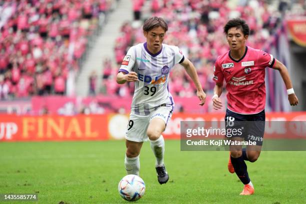 Makoto Mitsuta of Sanfrecce Hiroshima in action during the J.LEAGUE YBC Levain Cup final between Cerezo Osaka and Sanfrecce Hiroshima at National...