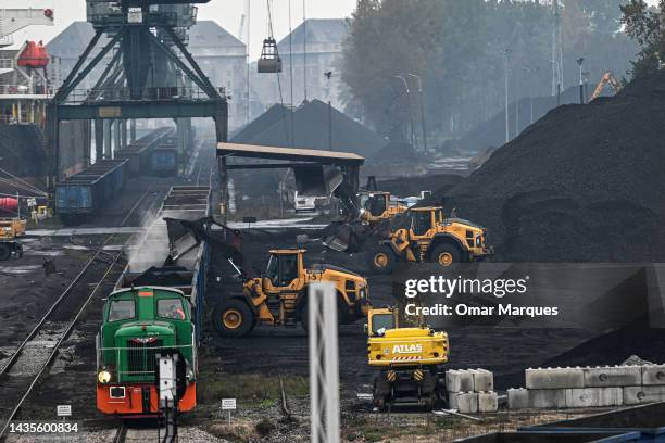 Wheel Loader Loading Train Coal Train Australia Photos and Premium High Res Pictures - Getty Images