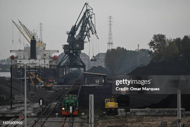 Wheel Loader Loading Train Coal Train Australia Photos and Premium High Res Pictures - Getty Images