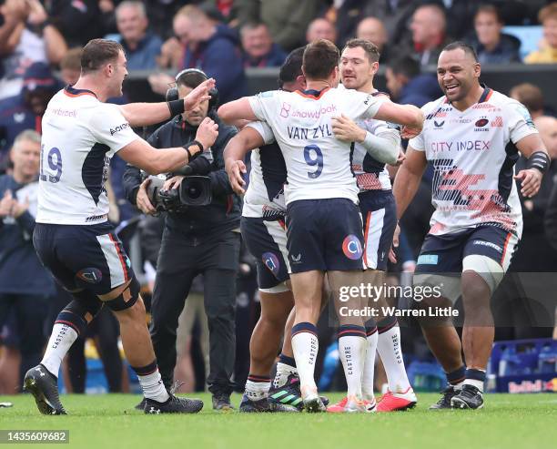 Alex Goode of Saracens is congratulated by his team mates after winning the game converting a penalty during the Gallagher Premiership Rugby match...