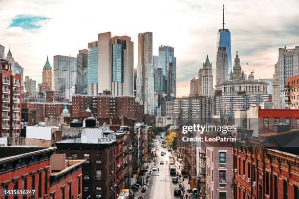 lower manhattan skyline and chinatown. - wallstreet stockfoto's en -beelden