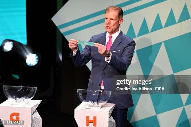 Draw assistant Alexi Lalas holds the card for H4 during the FIFA Women's World Cup 2023 Final Tournament Draw at Aotea Centre on October 22, 2022 in...