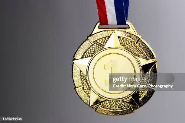 close up of gold medal - door close button stockfoto's en -beelden