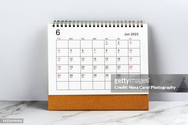 june 2023 desk calendar on top of desk - day of the week stockfoto's en -beelden