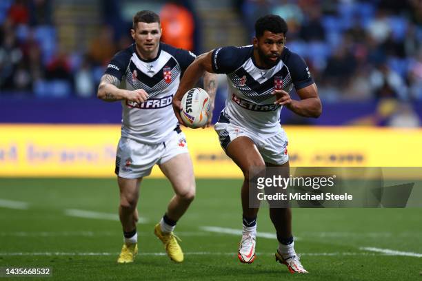Kallum Watkins of England supported by John Bateman during Rugby League World Cup 2021 Pool A match between England and France at University of...
