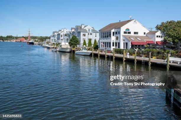 beautiful waterfront of the town mystic, connecticut - connecticut stockfoto's en -beelden