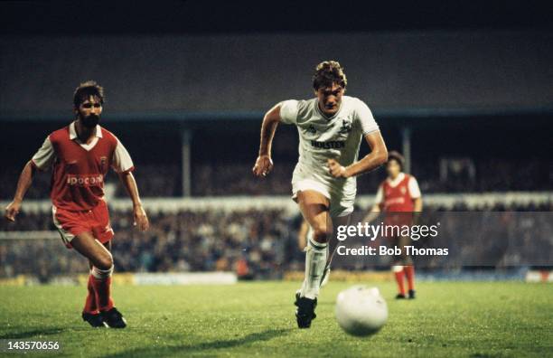 English footballer Glen Hoddle of Tottenham Hotspur in action during a UEFA Cup first round, second leg match against SC Braga, 3rd October 1984....