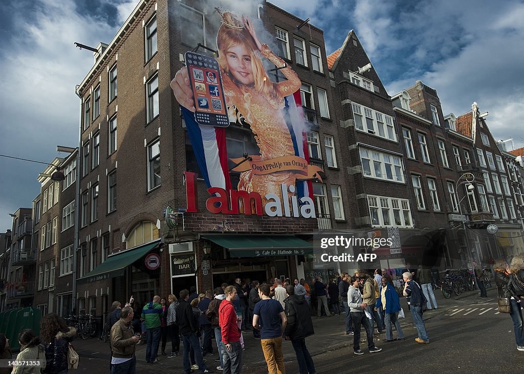 An enormous picture of Princess Amalia, 