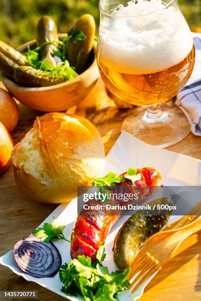 close-up of beer and olives with dip on table - duitse gerechten stockfoto's en -beelden