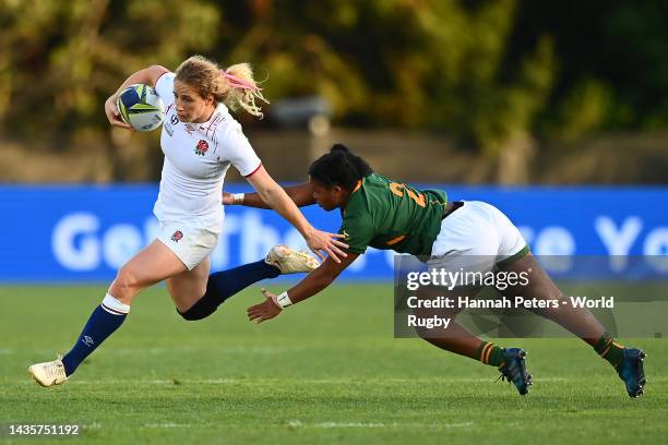 Abby Dow of England runs the ball during the Pool C Rugby World Cup 2021 match between England and South Africa at Waitakere Stadium on October 23,...