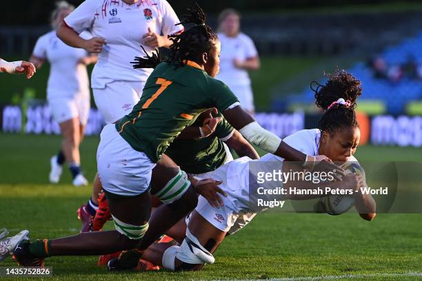 Sadia Kabeya of England scores a try during the Pool C Rugby World Cup 2021 match between England and South Africa at Waitakere Stadium on October...