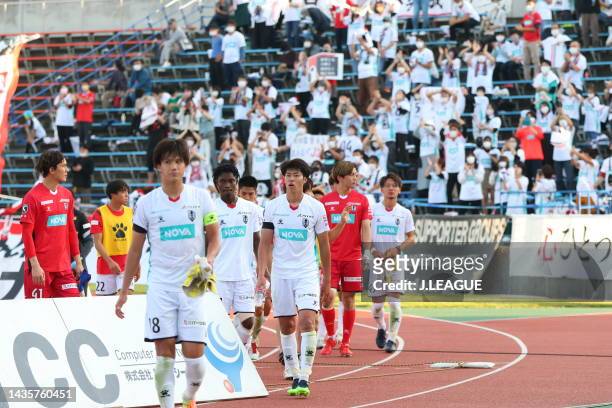 Iwate Grulla Morioka players applaud fans after the J.LEAGUE Meiji Yasuda J2 42nd Sec. Match between Ventforet Kofu and Iwate Grulla Morioka at JIT...