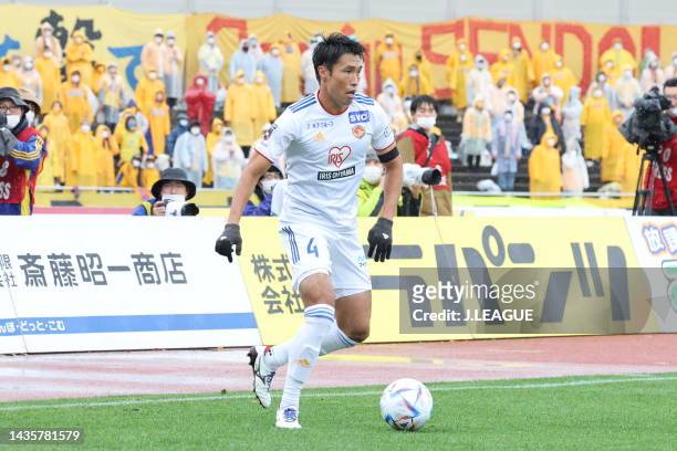 Koji HACHISUKA of Vegalta Sendai in action during the J.LEAGUE Meiji Yasuda J2 42nd Sec. Match between Blaublitz Akita and Vegalta Sendai at SOYU...