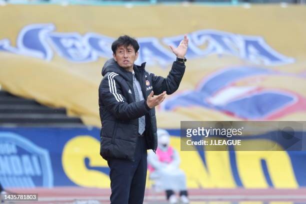 Head coach Akira ITO of Vegalta Sendai during the J.LEAGUE Meiji Yasuda J2 42nd Sec. Match between Blaublitz Akita and Vegalta Sendai at SOYU STADIUM...