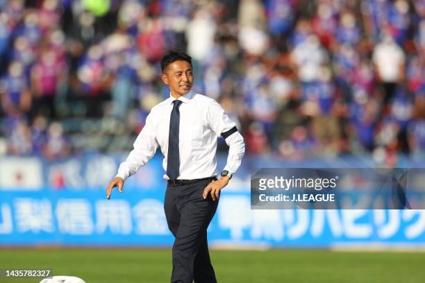 Head coach Tatsuma YOSHIDA of Ventforet Kofu looks on during the J.LEAGUE Meiji Yasuda J2 42nd Sec. Match between Ventforet Kofu and Iwate Grulla...