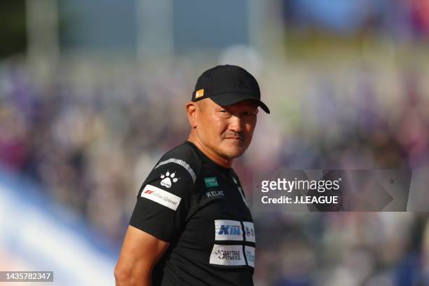 Head coach Yutaka AKITA of Iwate Grulla Morioka looks on during the J.LEAGUE Meiji Yasuda J2 42nd Sec. Match between Ventforet Kofu and Iwate Grulla...