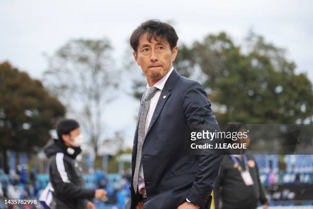 Head coach AKIRA ITO of Vegalta Sendai during the J.LEAGUE Meiji Yasuda J2 42nd Sec. Match between Blaublitz Akita and Vegalta Sendai at SOYU STADIUM...