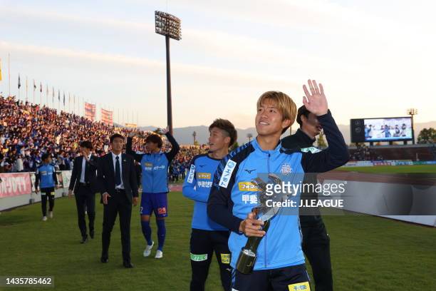 Ventforet Kofu players applaud fans after the J.LEAGUE Meiji Yasuda J2 42nd Sec. Match between Ventforet Kofu and Iwate Grulla Morioka at JIT Recycle...